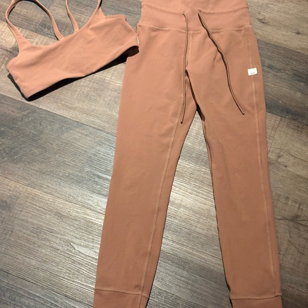 Vuori Daily Leggings & Sports Bra Set - Picture 3 of 5